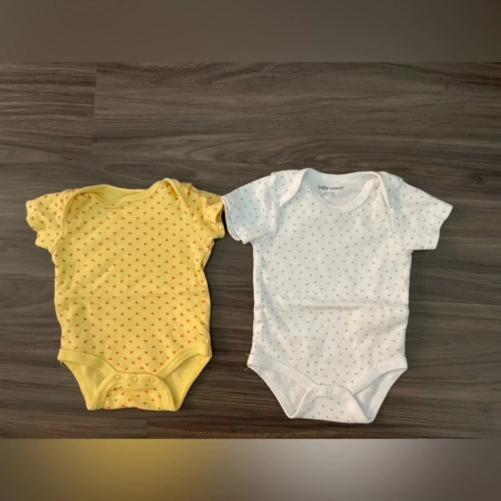 Baby Gear Yellow and White speckled Dot Bodysuits size 3-6 months